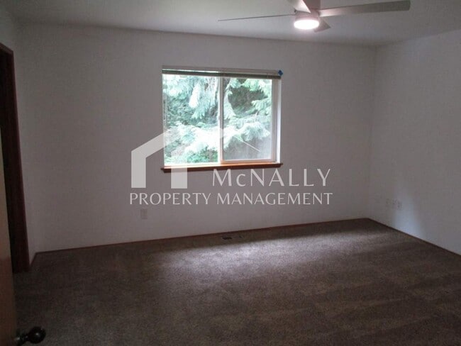 Building Photo - Charming 2 Bedroom 2 Bath Duplex
