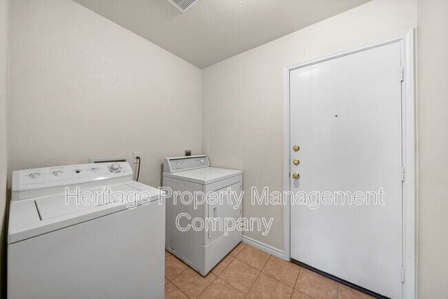 Building Photo - 9939 Hawksbill Peak