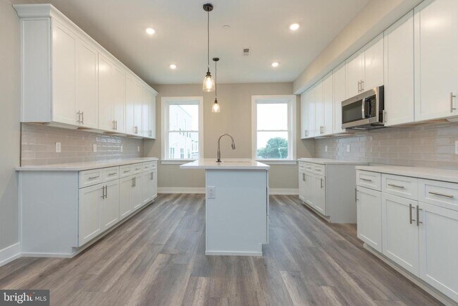 Building Photo - 139 W Huntingdon St