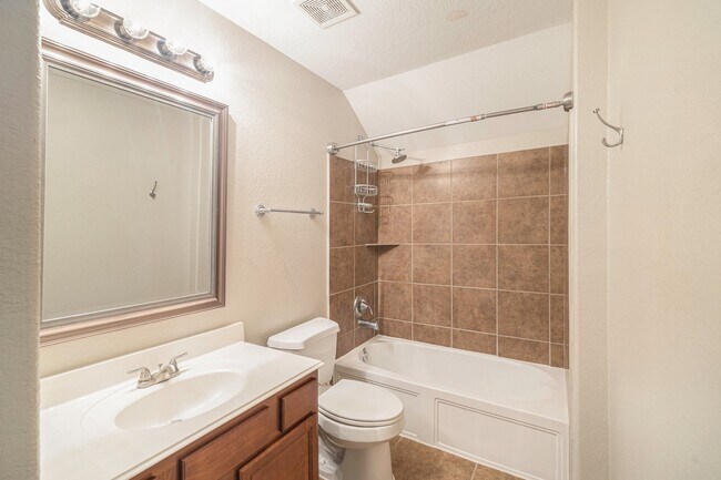 Building Photo - 139 N Hawkhurst Cir