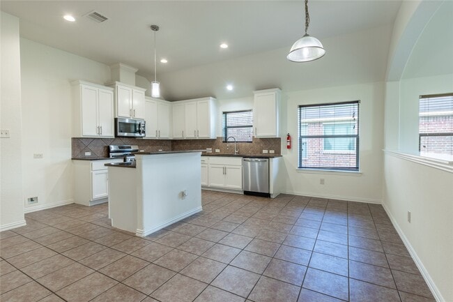 Building Photo - 23611 Starbridge Lake Ln