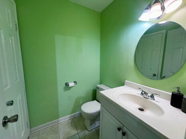 Building Photo - Must-See 3-Bedroom Home in Rosemont Forest!