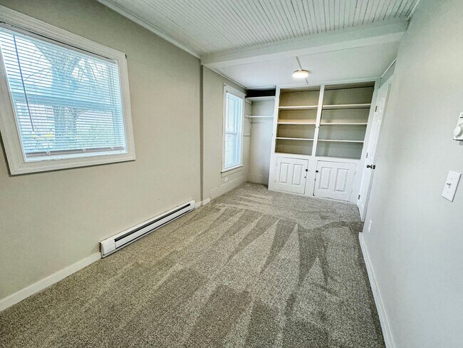 Building Photo - 200 Danis St