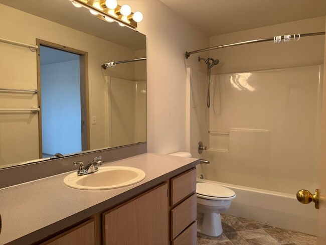 Building Photo - CLICK "REQUEST A TOUR" NOW!