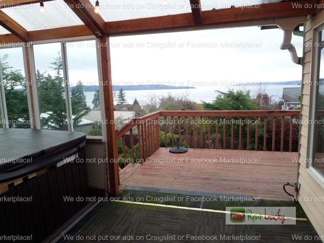 Building Photo - INCREDIBLE VIEWS!! Large 2-Bedroom + Den Duplex with 3-Car Garage in Fantastic Federal Way Neighb...
