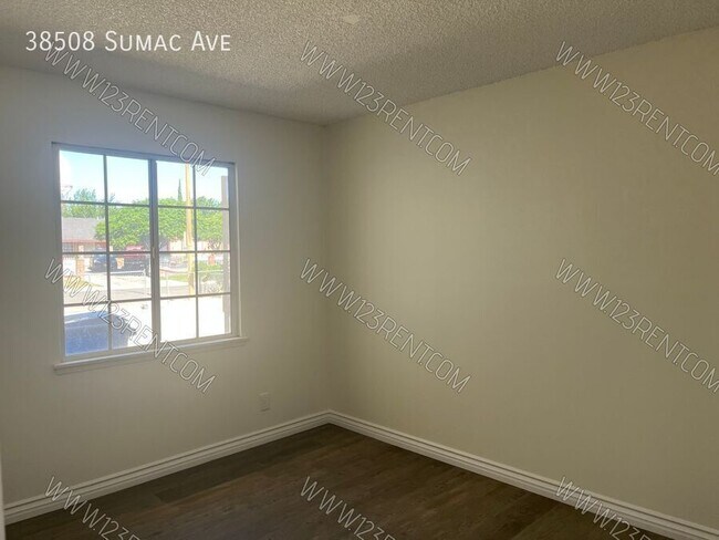 Building Photo - 38508 Sumac Ave