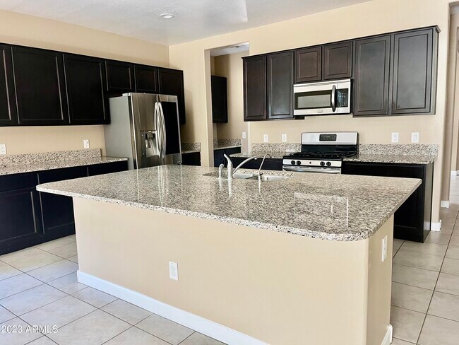 Building Photo - 4117 W South Butte Rd