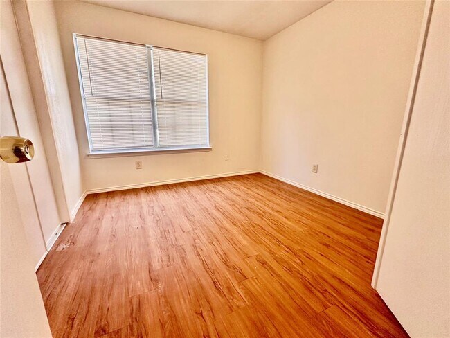 Building Photo - 17204 Ardisia Dr