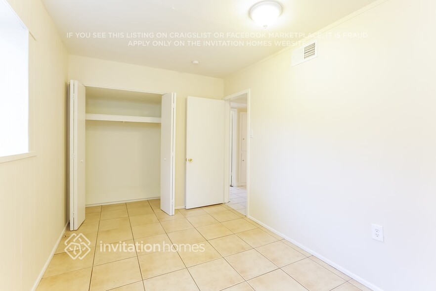Building Photo - 5611 N 65th Ave