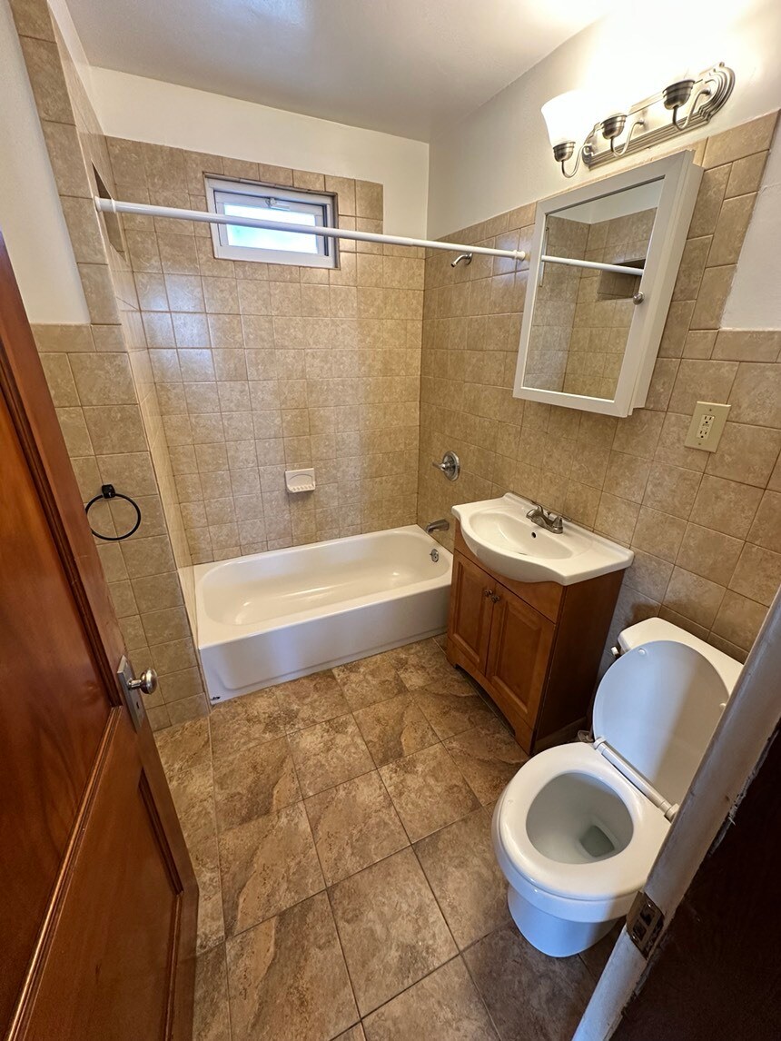 Building Photo - 259 Clover St