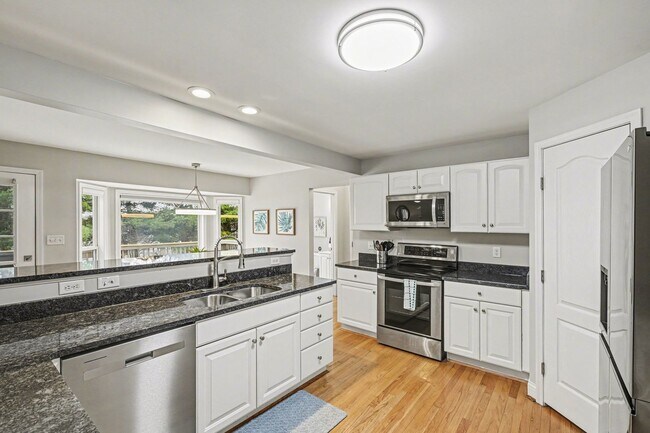 Building Photo - Freshly Renovated 4 Bedroom Home In Centerville OH