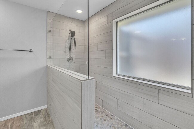 Building Photo - 691 Montana Ct N