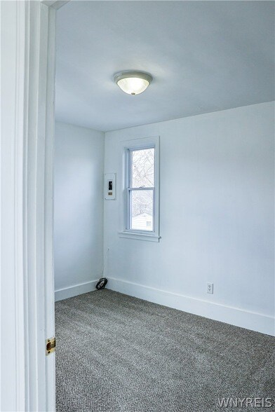 Building Photo - 21 Center St