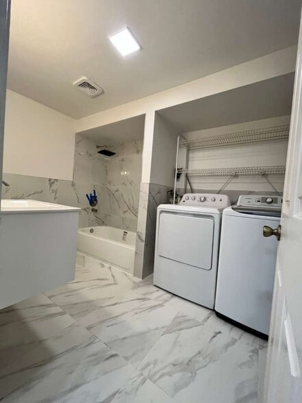 Building Photo - 14 Silver Trl