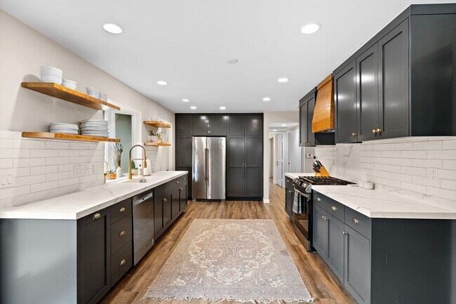 Building Photo - Beautifully Remodeled Rossmoor Home in a P...