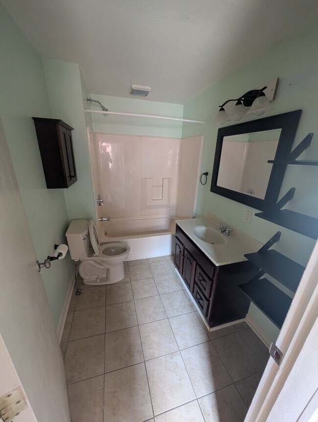 Building Photo - Two bedroom home in New Brighton