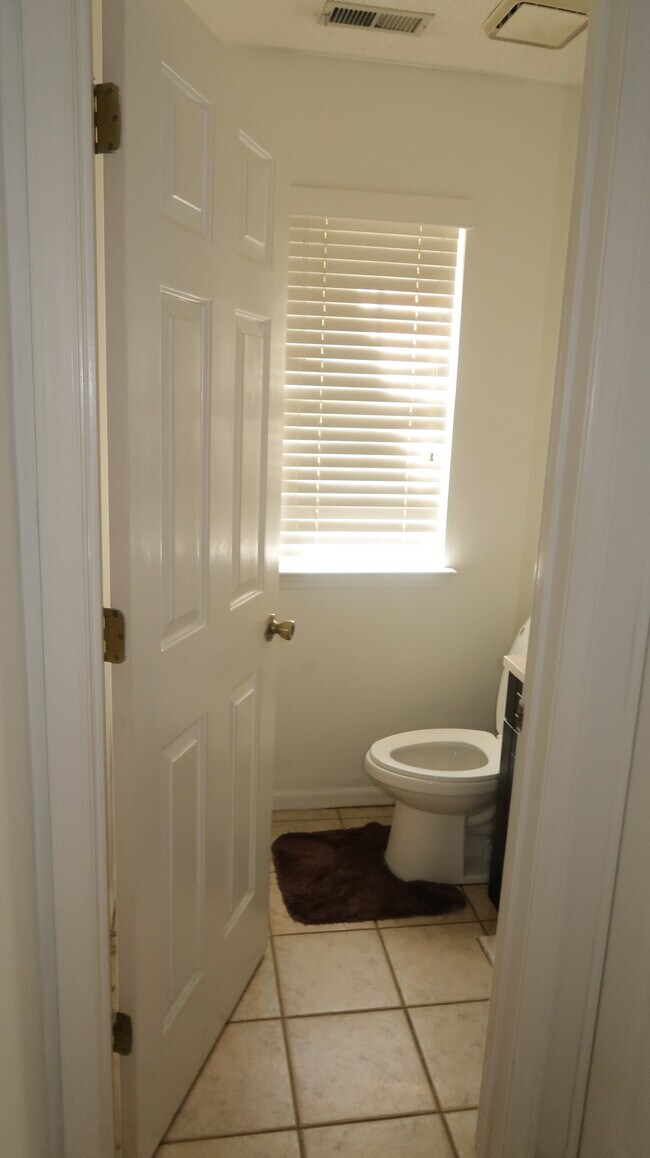 Building Photo - 3811 Armitage Dr