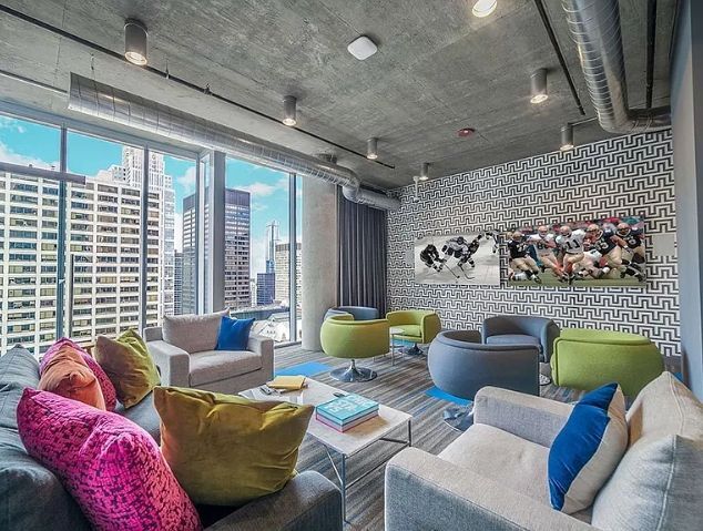 Building Photo - 215 W Lake St