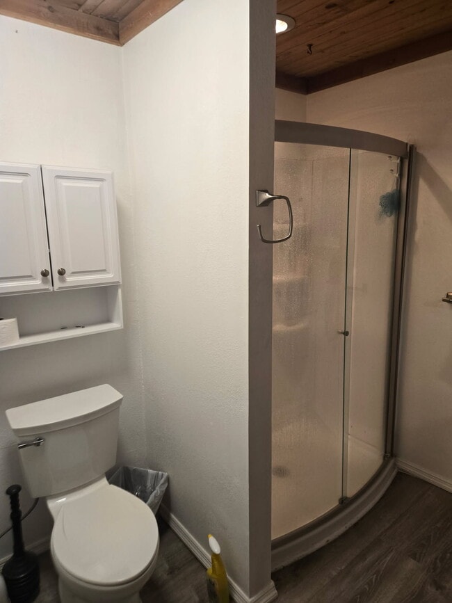 Building Photo - 121 Shore Dr