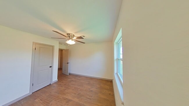 Building Photo - 5222 NW Ashby Ave