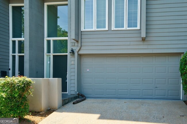 Building Photo - 4010 Roswell Rd NE