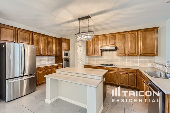 Building Photo - 2817 Deerhurst Dr