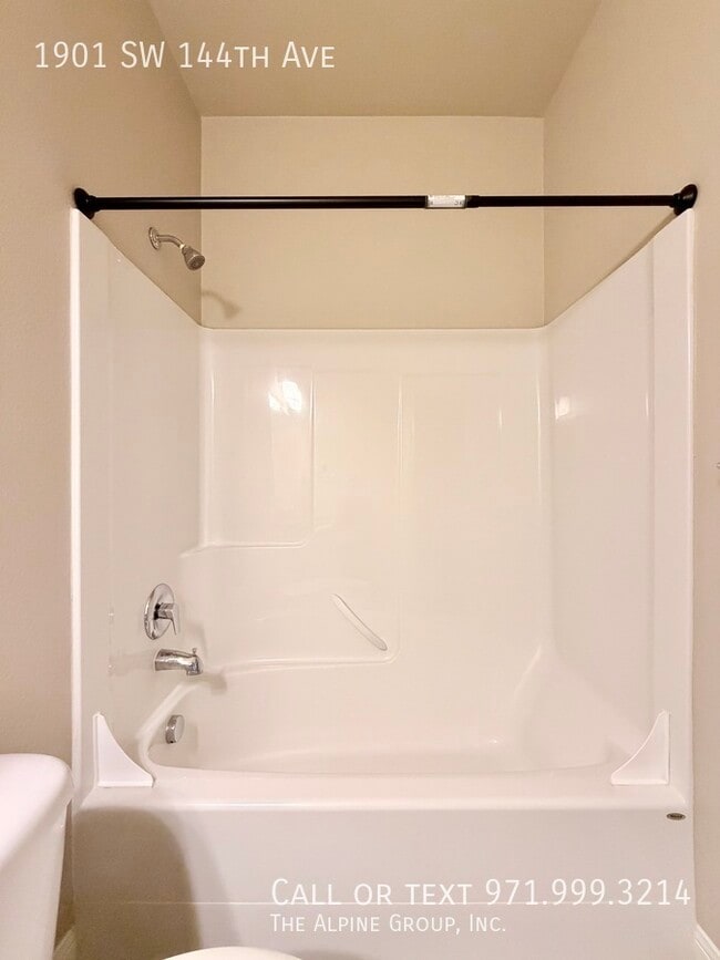 Building Photo - 1901 SW 144th Ave