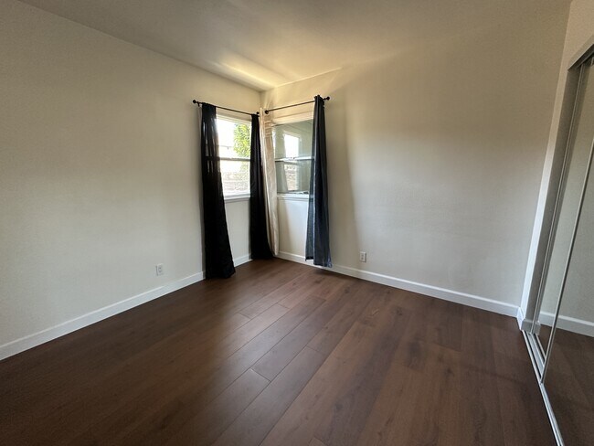 Building Photo - 12776 Ross Ave