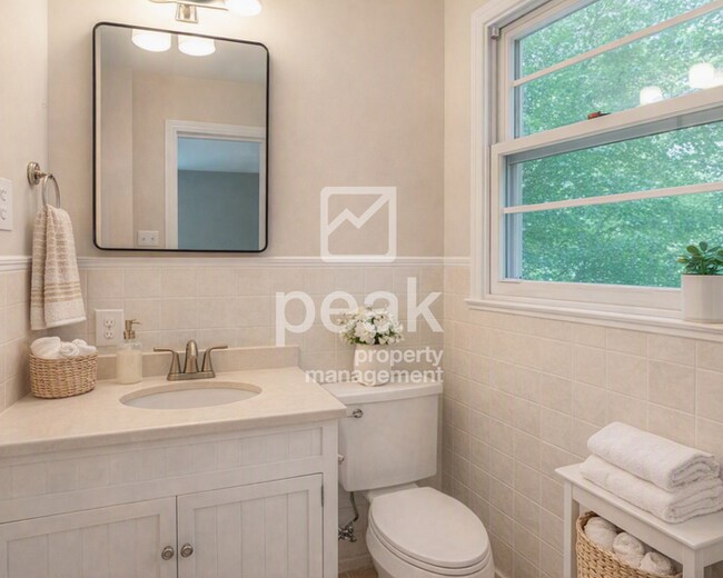 Building Photo - $1300! 3Bed/1Bath in Center Point! Available Now!