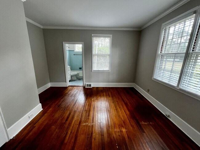 Building Photo - 3800 Overbrook Dr