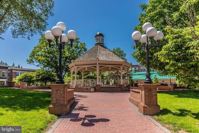 Building Photo - 2465 Bear Den Rd