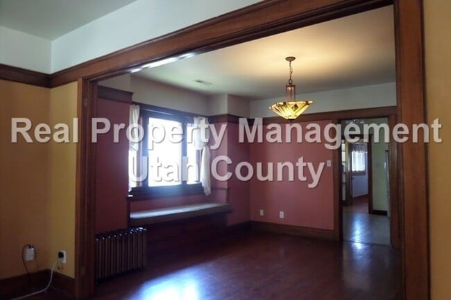 Building Photo - 159 N 400 E