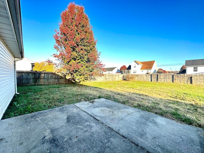 Building Photo - Fenced Backyard--Move-In Special: First mo...