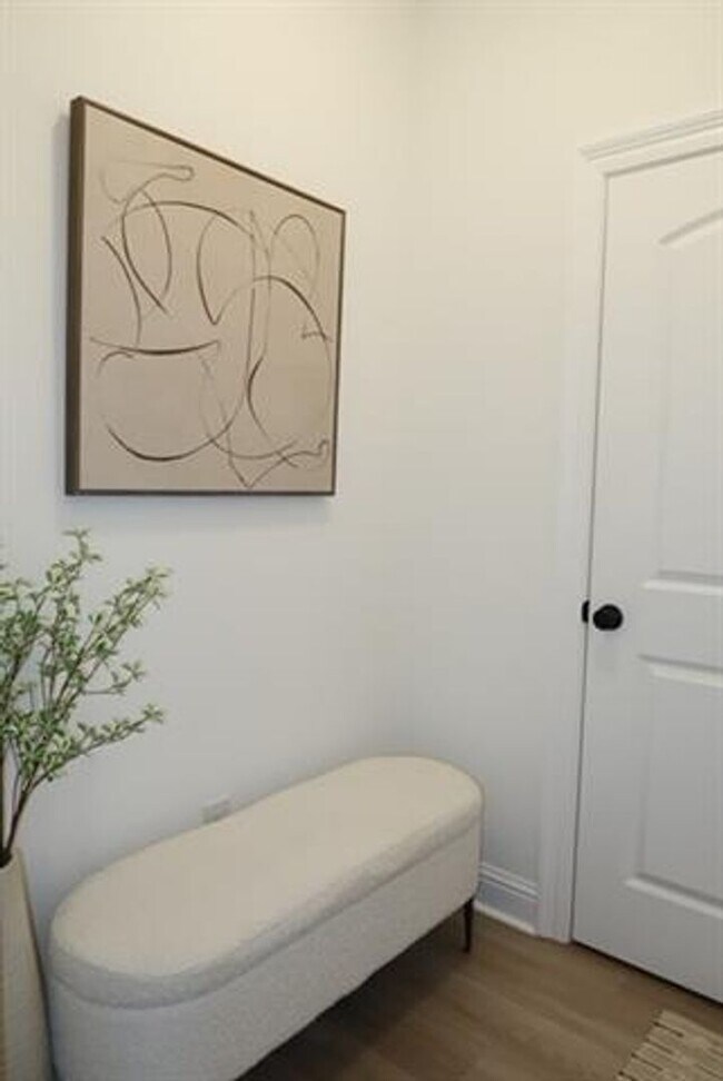 Building Photo - Golf Course and Pond Views