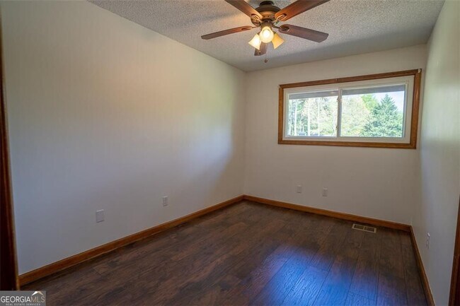 Building Photo - 1540 Magnolia Pl