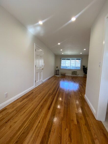 Building Photo - 1778 Grevelia St