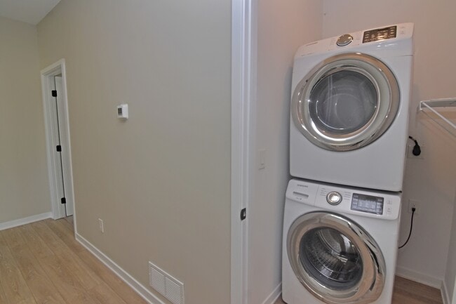 Building Photo - 3 Crosby Park Dr