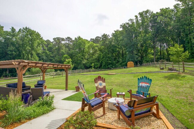 Building Photo - Charming 3-bedroom, 2.5-bath home nestled in the heart of Carthage