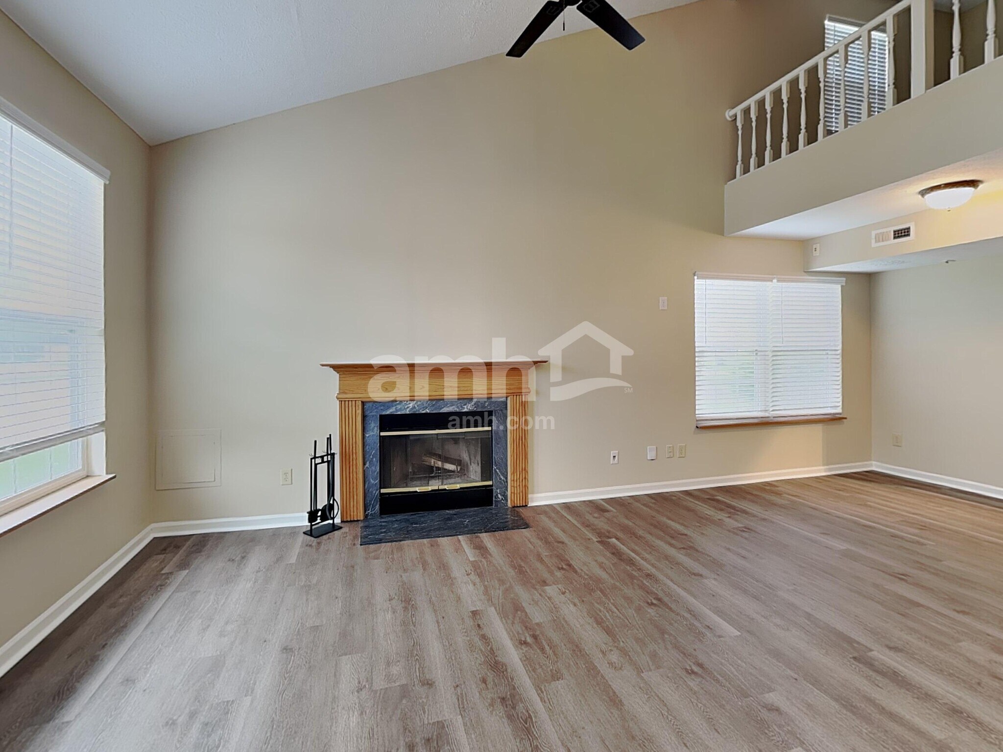 Building Photo - 5943 King Lear Dr