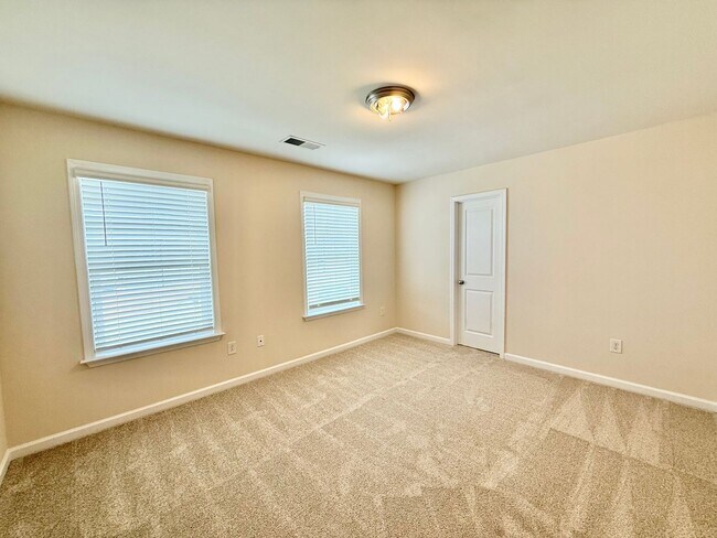 Building Photo - Spacious 4BD, 3BA Durham Home in a Prime Location Near Duke University, RTP, and RDU Airport