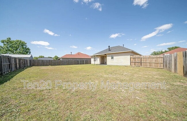 Building Photo - 3007 Longmont Ln