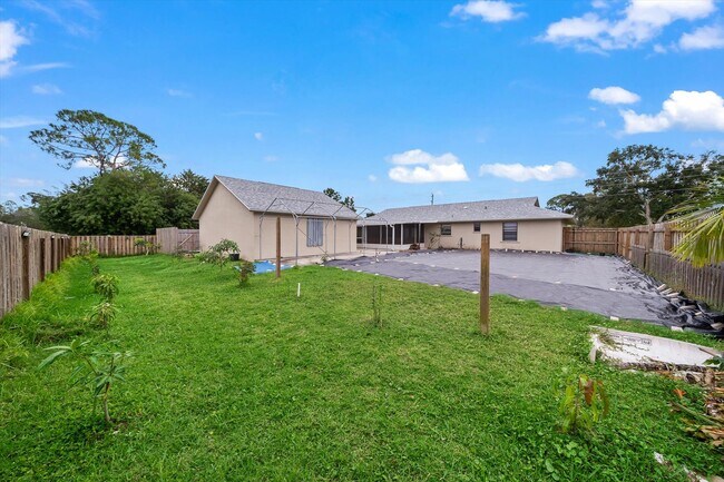 Building Photo - 701 Elmont St NW