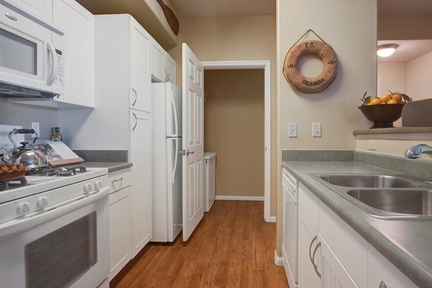 River's Edge 2088 E Lakeshore Dr Lake Elsinore CA 92530 Apartment