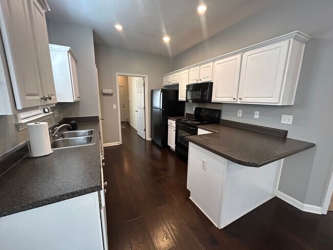 Building Photo - Gorgeous Harbor Island home! Includes all ...