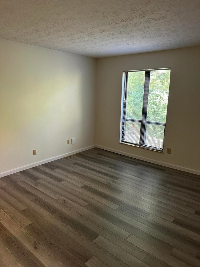Building Photo - 451 Westwood Dr
