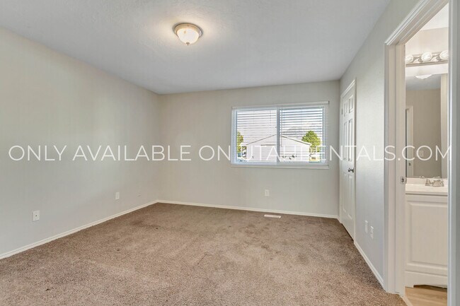 Building Photo - 1731 W Garden Dr