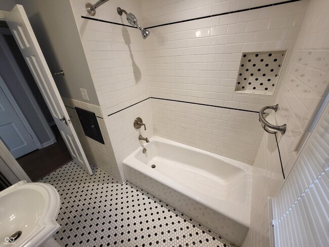 Building Photo - 6191 Crittenden Ave