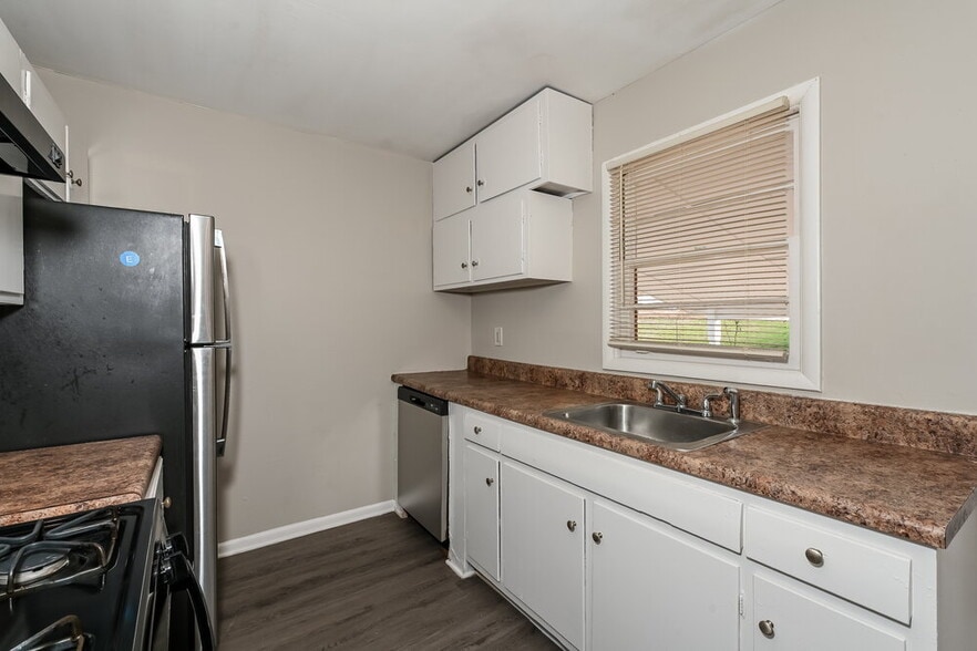 Building Photo - 645 Melrose Dr