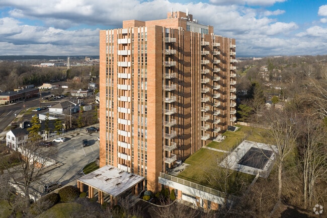 Building Photo - Carillon House Condominium