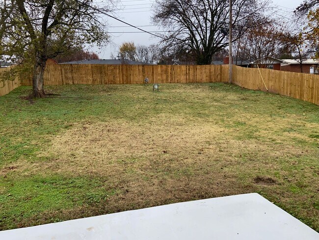 Building Photo - Ada, OK